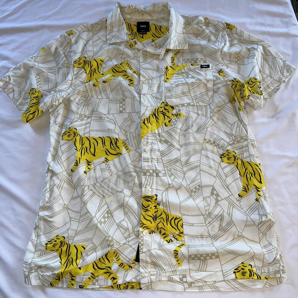 Vans Button Up Shirt Men’s Size Small Cream Tiger Print Short Sleeve Classic Fit